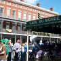 <p align="left">Au café du monde, très reconnu pour ses beignets, une file d'attente si longue qu'on a renoncé à y entrer.