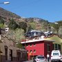 <p align="left">Une petite ville surprenante, au beau milieu de rien. D'ailleurs, en Arizona, dans le sud en tout cas, tu penses que c'est le désert, tu penses qu'il n'y a rien, et puis tout à coup, une montagne et derrière, un village.
