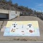 <p align="left">Chaque ville décore ses "sauts-de-mouton" (le vrai mot pour viaduc) de belle façon. Ici la mission San Xavier des Bac, à Tucson.