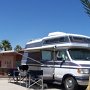 <p align="left">Carefree Manor, Apache Junction. Ça aurait pu être tassé, mais pas de voisins. Nous avions réservé pour trois nuitées, sauf qu'avec un record de 100F et possibilité de neige dans la semaine au Grand Canyon, on a refait notre itinéraire. Nous étions très bien, piscine à proximité, L'auvent ne fut ouvert que la première journée par contre. N'eût été de la chaleur, nous serions demeurées plus longtemps.