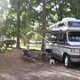 Emplacement moyen, camping petit, pas de câble, mais tranquille