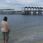 Les pieds dans l'eau, en attente du dauphin... qui n'est pas venu ce matin-là